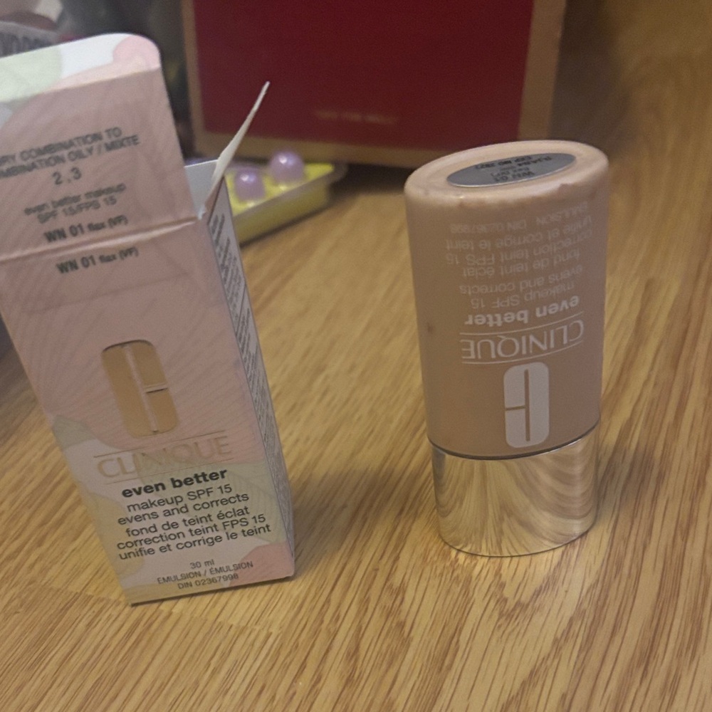Clinique Even Better Foundation SPF 15 - Tan